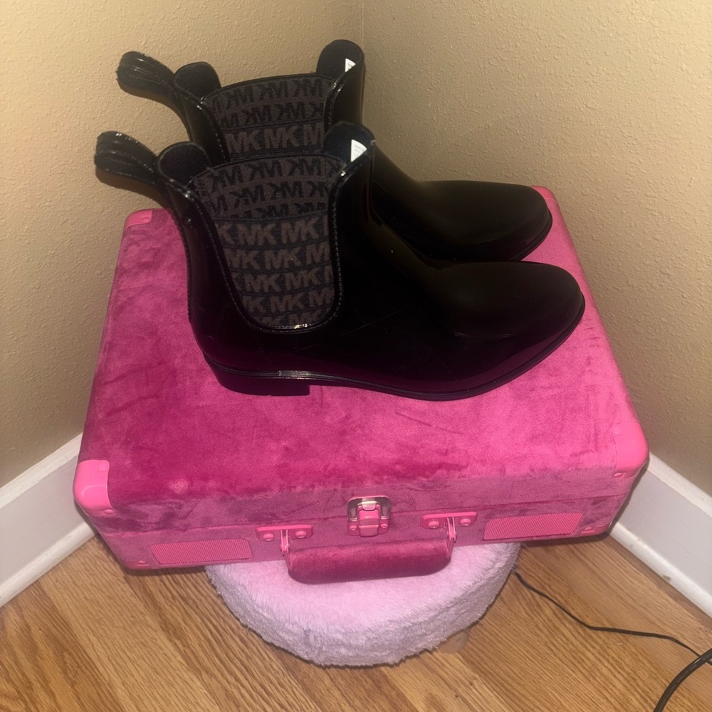 Michael Kors Women’s Rain Boots – Black Monogram Logo – Size 7